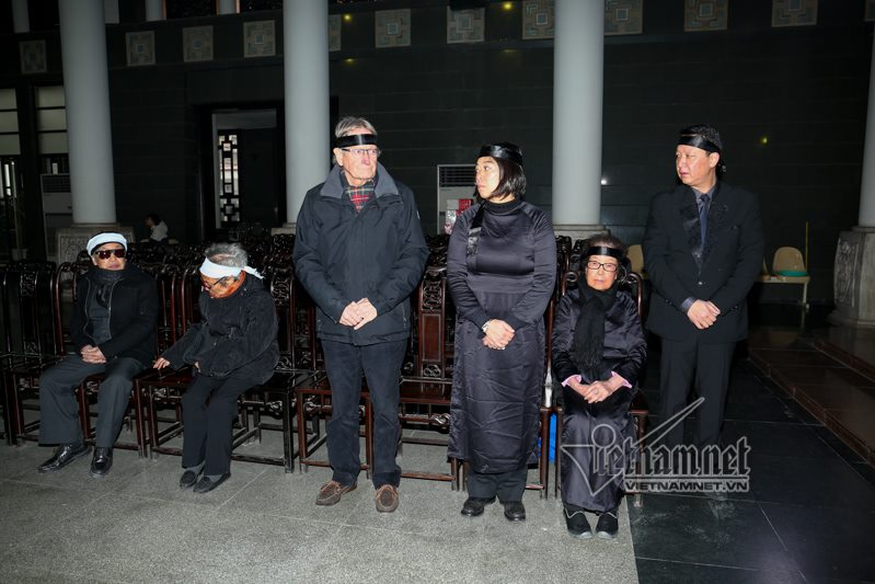 Thanh Lam, Tùng Dương đến tiễn đưa nhạc sĩ Hoàng Vân